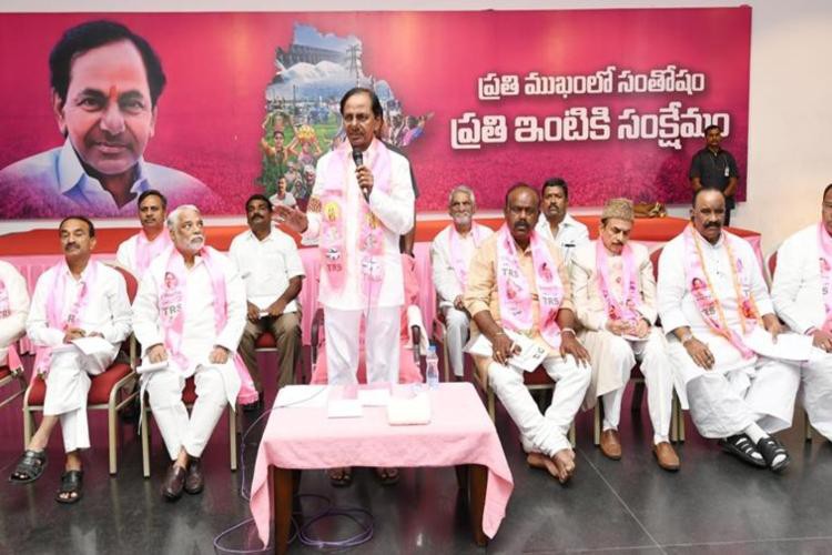 గులాబీలో రాజీనామాల రచ్చ గులాబీలో రాజీనామాల రచ్చ