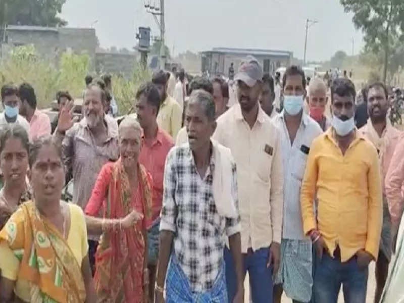 గులాబీ పార్టీకి రైతులు ఝలక్ గులాబీ పార్టీకి రైతులు ఝలక్