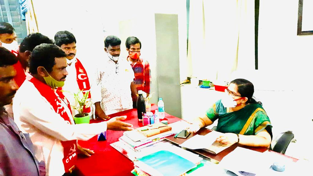 ఎం ఈ ఓ ఫై చర్యలు తీసుకోవాలి సిపిఎం డిమాండ్ ఎం ఈ ఓ ఫై చర్యలు తీసుకోవాలి సిపిఎం డిమాండ్