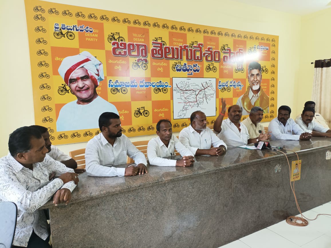 పూతలపట్టు ఎమ్మెల్యే నోరు అదుపులో పెట్టుకోవాలి! పూతలపట్టు ఎమ్మెల్యే నోరు అదుపులో పెట్టుకోవాలి!
