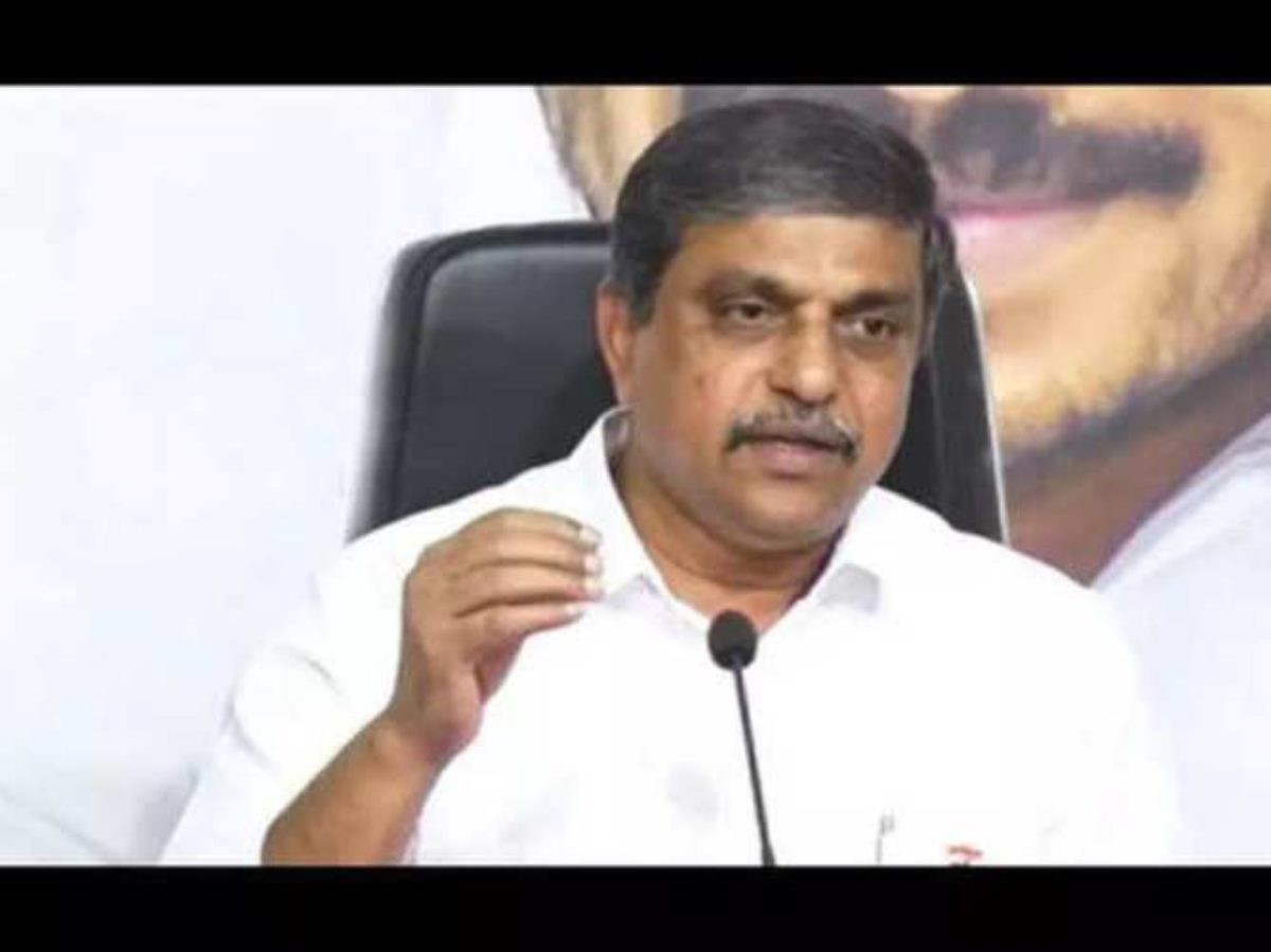 సజ్జలను అడ్డుకున్న వదర బాధితులు సజ్జలను అడ్డుకున్న వదర బాధితులు