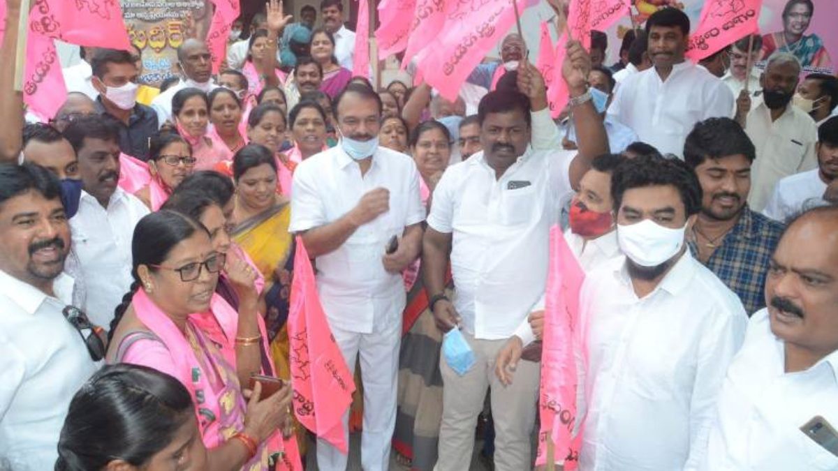 మరీ ఇంతలా... అధికారాన్ని ఇంతలా వాడేయాలా? ఇందిరా పార్క్ వద్ద టిఆర్ఎస్ ధర్నా పై విమర్శలు మరీ ఇంతలా... అధికారాన్ని ఇంతలా వాడేయాలా? ఇందిరా పార్క్ వద్ద టిఆర్ఎస్ ధర్నా పై విమర్శలు