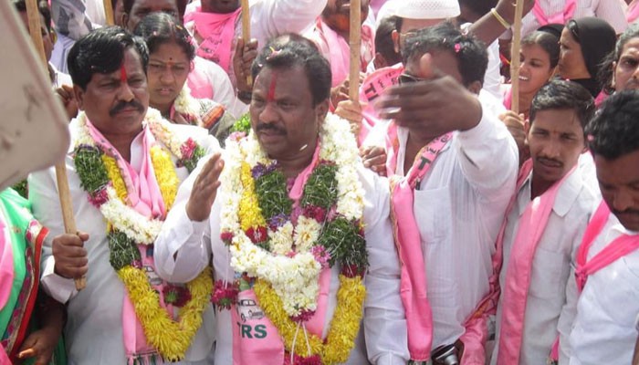 గులాబీలో పదవుల పండుగ గులాబీలో పదవుల పండుగ