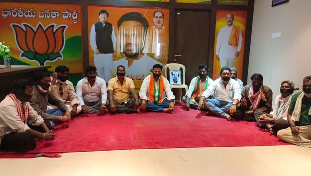 మంధనిలో హీటెక్కిన పాలిటిక్స్ మంధనిలో హీటెక్కిన పాలిటిక్స్