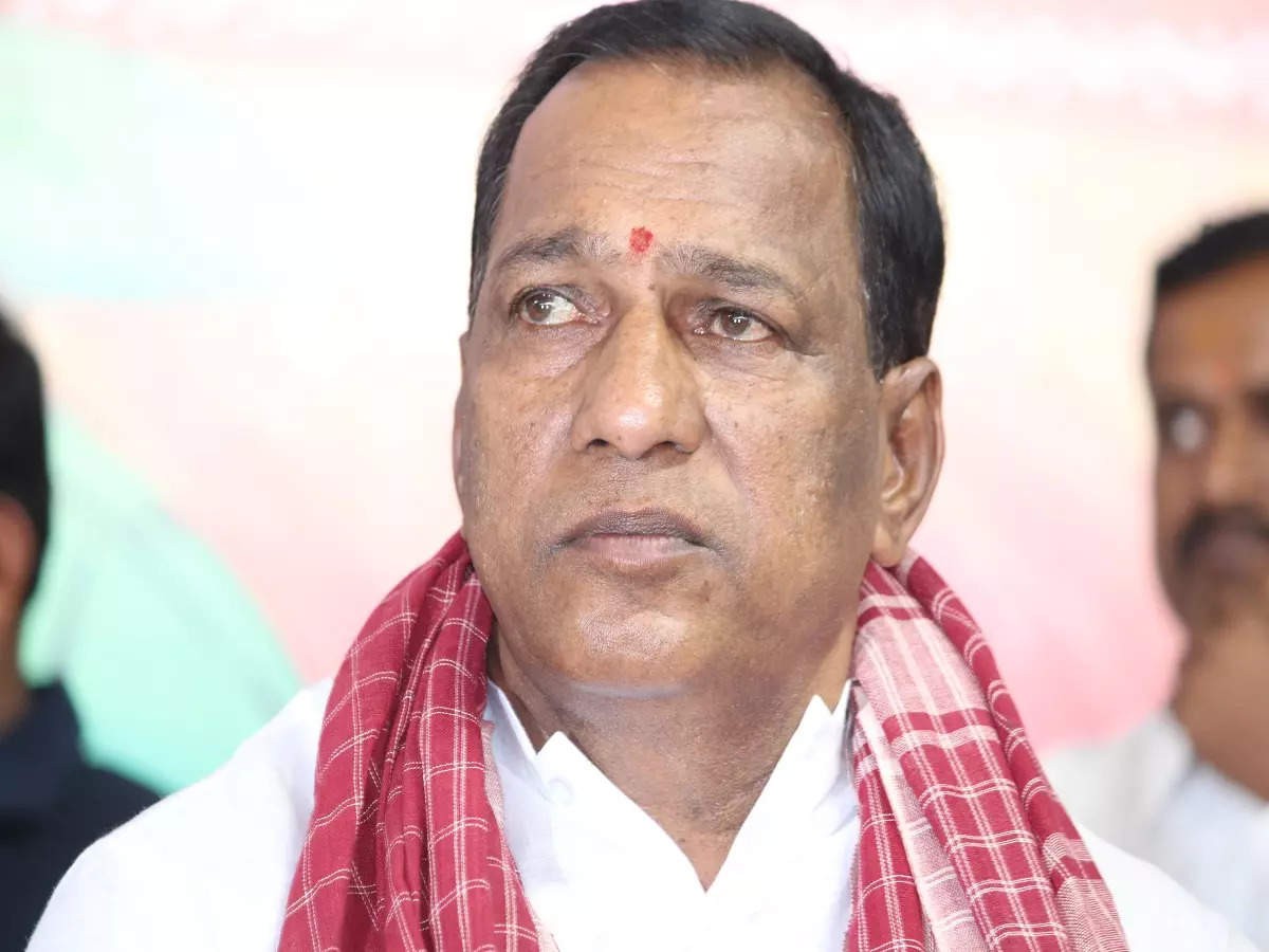 తెల్లవారుజాము నుంచే మంత్రి మల్లారెడ్డి ఇంట్లో ఐటీ రైడ్స్ తెల్లవారుజాము నుంచే మంత్రి మల్లారెడ్డి ఇంట్లో ఐటీ రైడ్స్