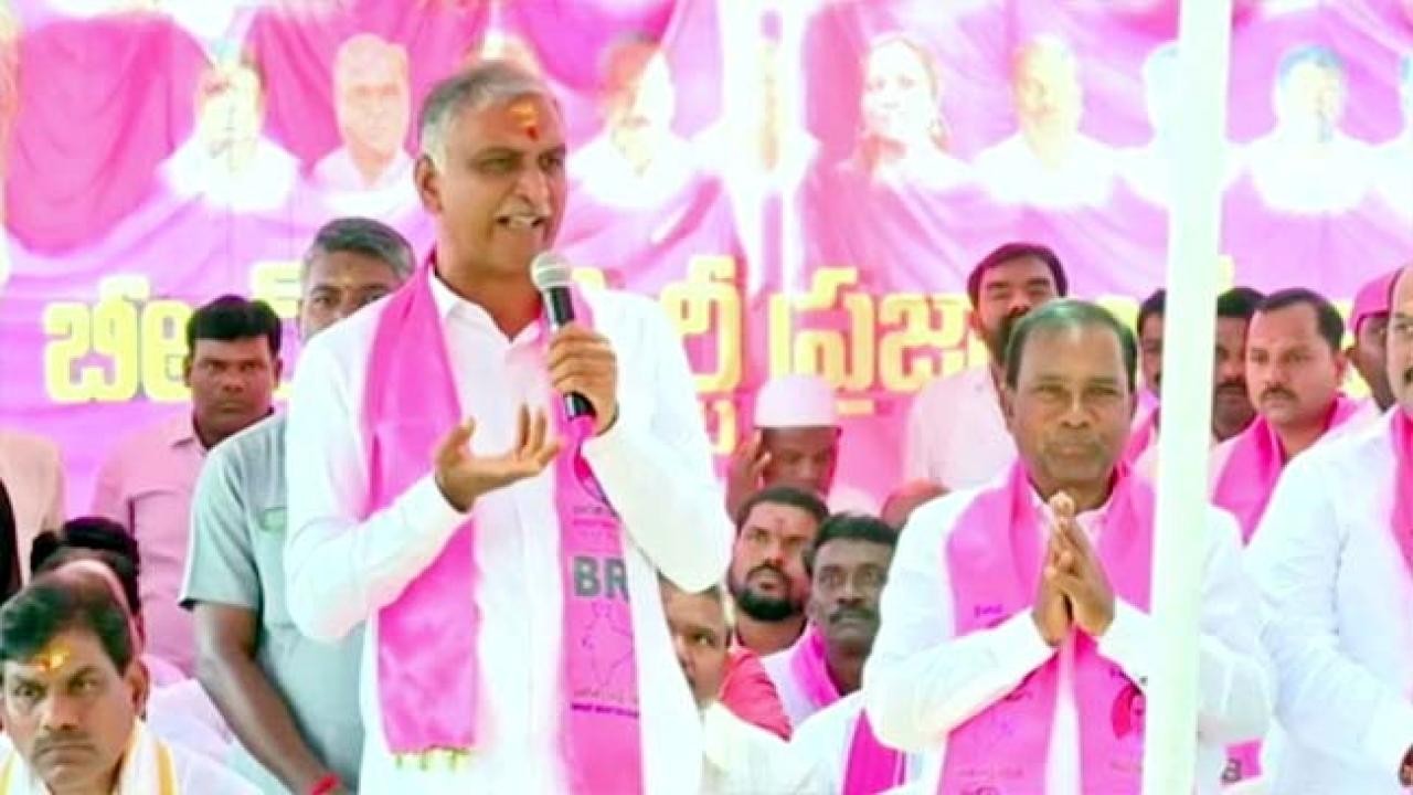 కాంగ్రెస్ పిర్యాదే రైతు బంధును ఆపింది మంత్రి హరీష్ రావు కాంగ్రెస్ పిర్యాదే రైతు బంధును ఆపింది మంత్రి హరీష్ రావు