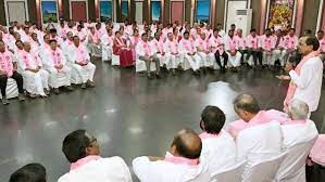 ఇప్పుడు ఏం చేద్దాం... గులాబీకి చేరిన నేతల్లో అంతర్మధనం ఇప్పుడు ఏం చేద్దాం... గులాబీకి చేరిన నేతల్లో అంతర్మధనం