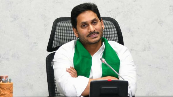 జగన్ మరోసాకి సీఎం కావాలని శబరిమలైకు పాదయాత్ర జగన్ మరోసాకి సీఎం కావాలని శబరిమలైకు పాదయాత్ర