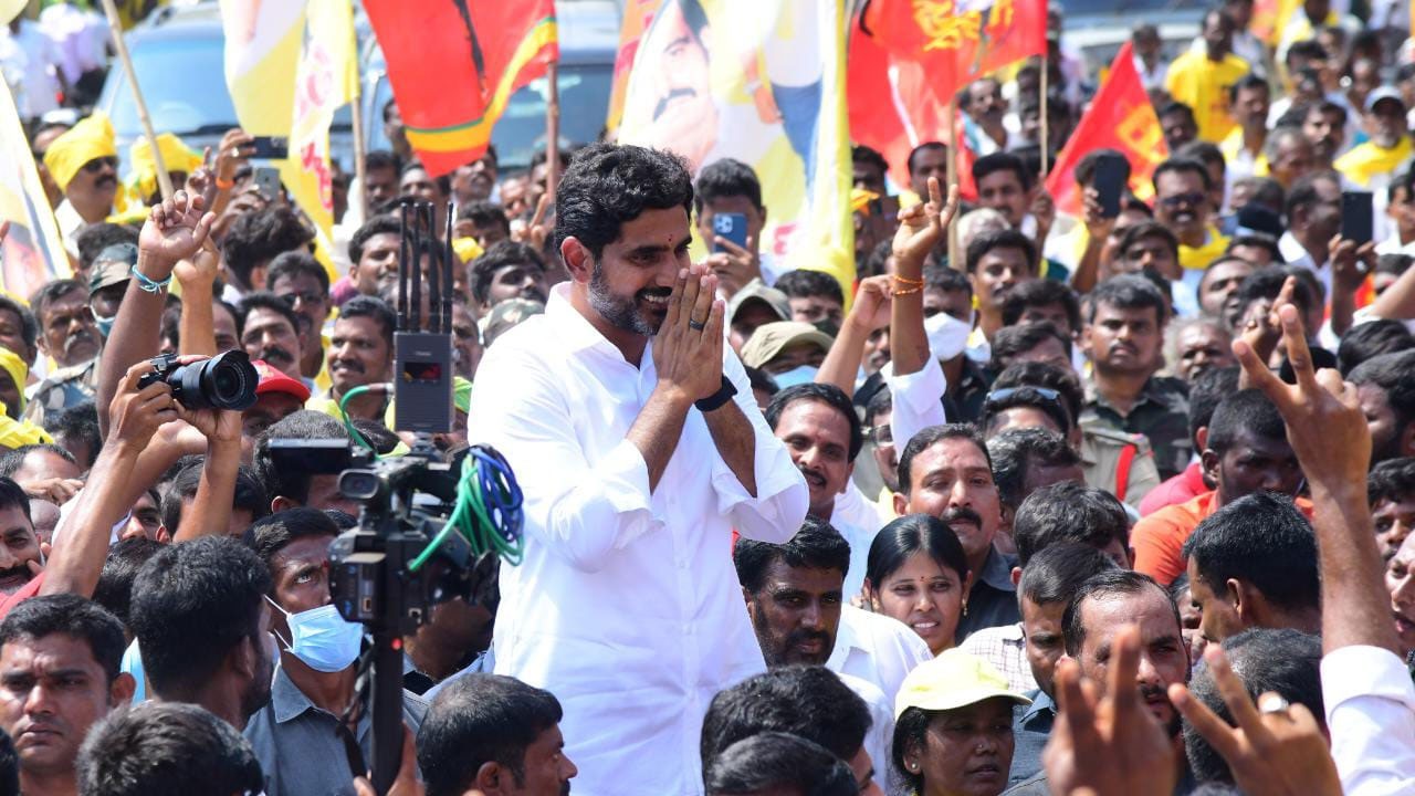 యువగళం బహిరంగసభకు పోటెత్తిన జనసంద్రం యువగళం బహిరంగసభకు పోటెత్తిన జనసంద్రం