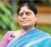 బయటకొచ్చిన విజయమ్మ,,, బయటకొచ్చిన విజయమ్మ,,,