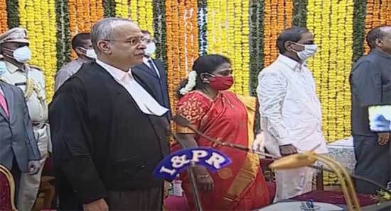 హైకోర్టు ప్రధాన న్యాయమూర్తిగా జస్టిస్ సతీష్చంద్ర ప్రమాణస్వీకారం హైకోర్టు ప్రధాన న్యాయమూర్తిగా జస్టిస్ సతీష్చంద్ర ప్రమాణస్వీకారం