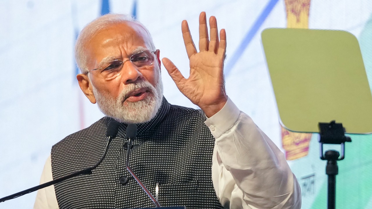 మోడీని తిడితే ఓటింగా... మోడీని తిడితే ఓటింగా...