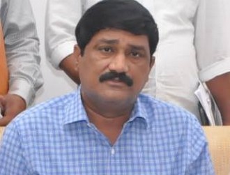 ఇంటికే కన్నం పడుతోంది.. ఇంటికే కన్నం పడుతోంది..
