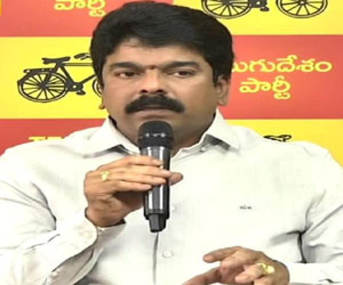 కల్తీమద్యంతో వైసీపీనేతలకు కాసులవర్షం కల్తీమద్యంతో వైసీపీనేతలకు కాసులవర్షం