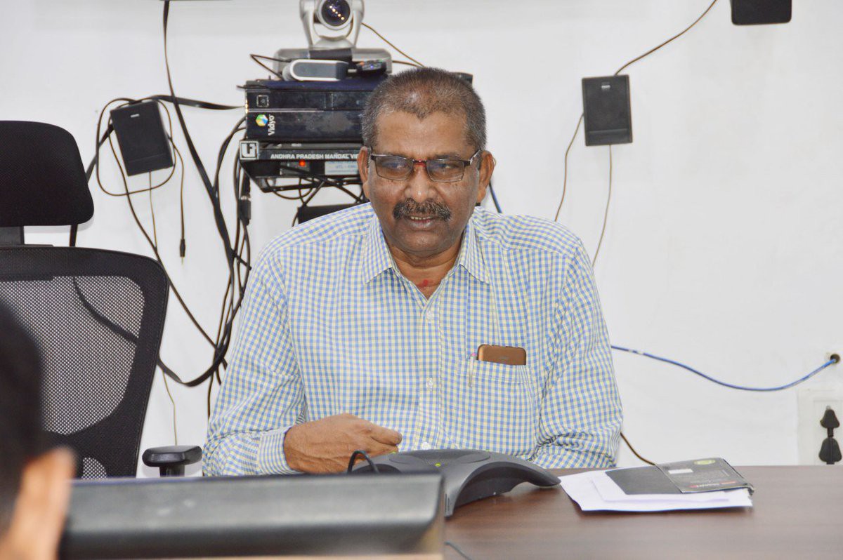 స్పందన అర్జీల పరిష్కారంలో జిల్లా నెంబర్ వన్ డయల్ యువర్ కలెక్టర్ లో అధికారులను అభినందించిన జెసి రవి పట్టన్ షెట్టి స్పందన అర్జీల పరిష్కారంలో జిల్లా నెంబర్ వన్ డయల్ యువర్ కలెక్టర్ లో అధికారులను అభినందించిన జెసి రవి పట్టన్ షెట్టి