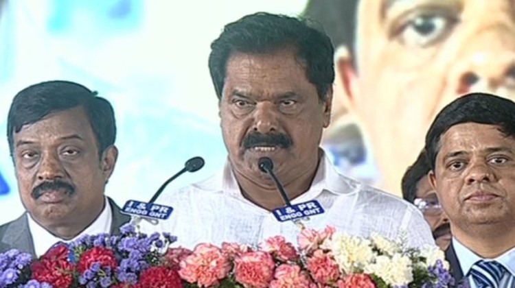 కోవిడ్ వ్యాక్సినేషన్ తో భయం వద్దు, వేసుకుంటే మంచింది – డిప్యూటీ సిఎం కోవిడ్ వ్యాక్సినేషన్ తో భయం వద్దు, వేసుకుంటే మంచింది – డిప్యూటీ సిఎం