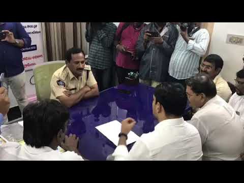 డీఎస్పీని కలిసిన నారా లోకేష్ డీఎస్పీని కలిసిన నారా లోకేష్