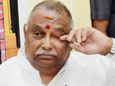 మాజీ ఎంపీ , టీడీపీ నేత రాయపాటి సాంబశివరావు ఇంట్లో సీబీఐ సోదాలు మాజీ ఎంపీ , టీడీపీ నేత రాయపాటి సాంబశివరావు ఇంట్లో సీబీఐ సోదాలు