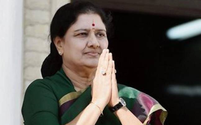 చిన్నమ్మకు బ్యాక్ ఎవరు చిన్నమ్మకు బ్యాక్ ఎవరు