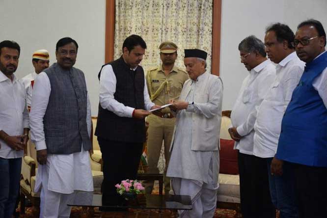 మహారాష్ట్ర ముఖ్య మంత్రి ఫడణవీస్ రాజీనామా మహారాష్ట్ర ముఖ్య మంత్రి ఫడణవీస్ రాజీనామా