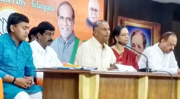 మద్య నిషేధం కోసం కమలం ఆందోళనలు మద్య నిషేధం కోసం కమలం ఆందోళనలు