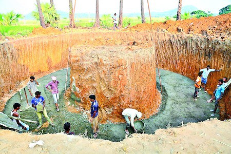 మేడారం పనులు షురూ... మేడారం పనులు షురూ...