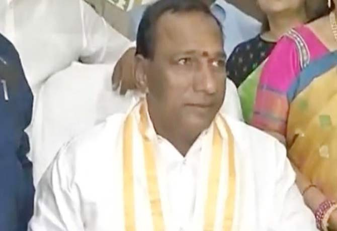 డిస్పెన్సరీలకు మందులు ఇవ్వండి... డిస్పెన్సరీలకు మందులు ఇవ్వండి...
