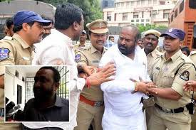 ఉద్రిక్తతంగా బస్ రోకో... నేతల అరెస్ట్ ఉద్రిక్తతంగా బస్ రోకో... నేతల అరెస్ట్