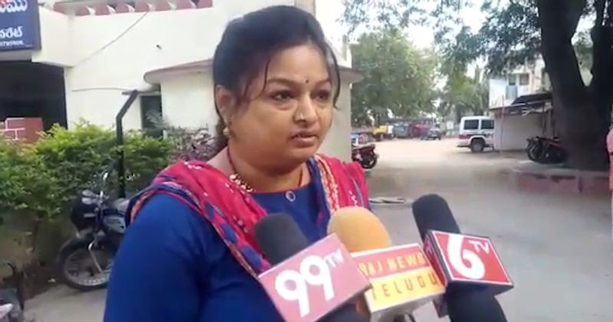 అడుగులు మడుగులొత్తే పోలీసుల బుద్ధి మారే అవకాశమే లేదా? అడుగులు మడుగులొత్తే పోలీసుల బుద్ధి మారే అవకాశమే లేదా?