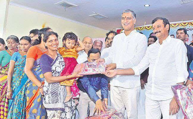 దివ్యాంగులకు ప్రభుత్వం అన్ని విధాలుగా అండగా ఉంతుంది: హరీశ్రావు దివ్యాంగులకు ప్రభుత్వం అన్ని విధాలుగా అండగా ఉంతుంది: హరీశ్రావు
