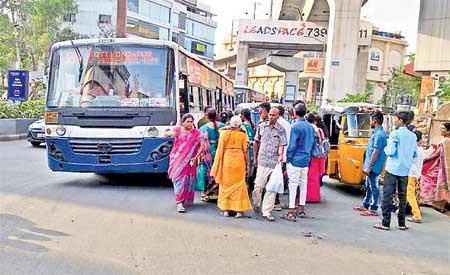 ప్రభుత్వం పై మండిపడుతున్న అఖిలపక్షనాయకులు ఆర్టీసీ కార్మికులకు మద్దతుగా దీక్షలు ప్రభుత్వం పై మండిపడుతున్న అఖిలపక్షనాయకులు ఆర్టీసీ కార్మికులకు మద్దతుగా దీక్షలు