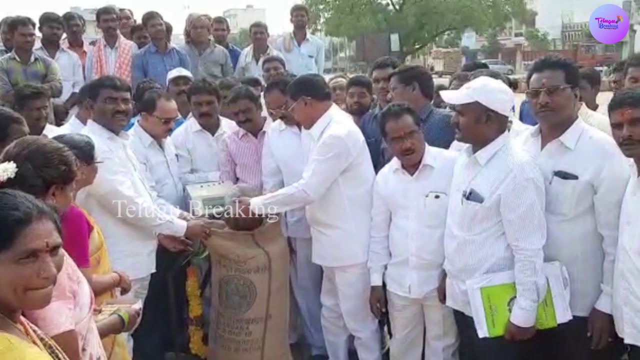 పండించిన ప్రతి గింజను కొంటాం - మంత్రి సింగిరెడ్డి నిరంజన్ రెడ్డి పండించిన ప్రతి గింజను కొంటాం - మంత్రి సింగిరెడ్డి నిరంజన్ రెడ్డి