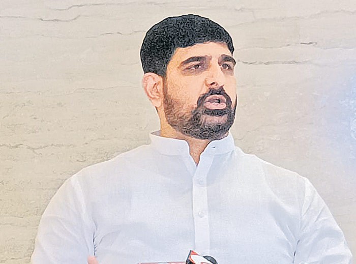 ఈటలకు అమ్ముడుపోయిన రేవంత్ రెడ్డి - పాడి కౌశిక్ రెడ్డి ఈటలకు అమ్ముడుపోయిన రేవంత్ రెడ్డి - పాడి కౌశిక్ రెడ్డి