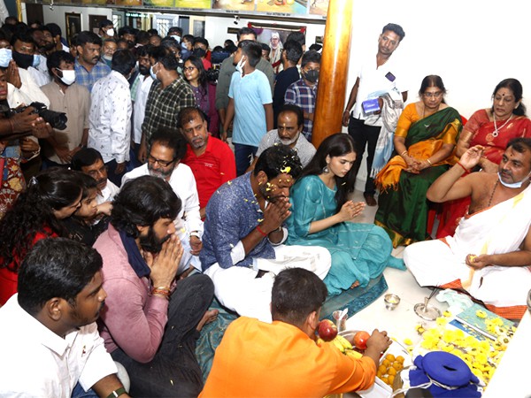విశాల్, ఎ. వినోద్కుమార్, రానా ప్రొడక్షన్స్ ప్యాన్ ఇండియా మూవీ రెగ్యులర్ షూటింగ్ ప్రారంభం. విశాల్, ఎ. వినోద్కుమార్, రానా ప్రొడక్షన్స్ ప్యాన్ ఇండియా మూవీ రెగ్యులర్ షూటింగ్ ప్రారంభం.