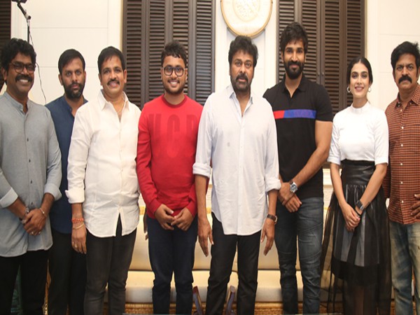 మెగాస్టార్ చిరంజీవి ఆవిష్కరించిన ఆది పినిశెట్టి, ఆకాంక్షసింగ్, పృథ్వి ఆదిత్య `క్లాప్` టీజర్ మెగాస్టార్ చిరంజీవి ఆవిష్కరించిన ఆది పినిశెట్టి, ఆకాంక్షసింగ్, పృథ్వి ఆదిత్య `క్లాప్` టీజర్
