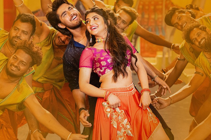 దసరాకు థియేటర్స్లో సందడి చేయనున్న రాఘవేంద్రరావు ‘పెళ్లిసందD’... సెన్సార్ పూర్తి దసరాకు థియేటర్స్లో సందడి చేయనున్న రాఘవేంద్రరావు ‘పెళ్లిసందD’... సెన్సార్ పూర్తి