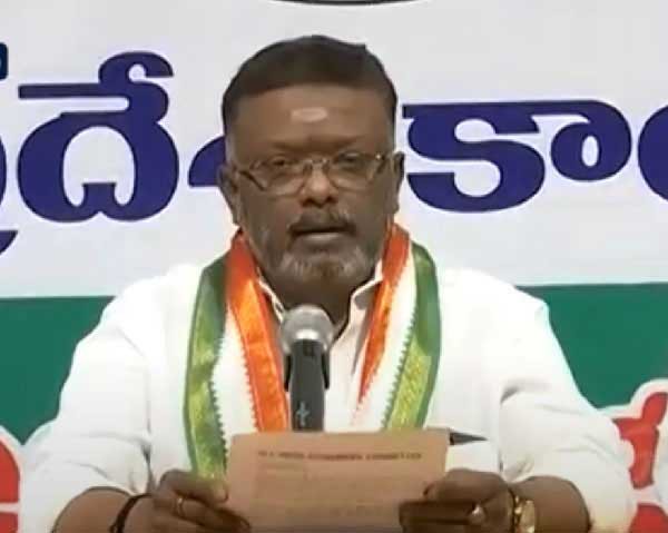 రూ.1500 కోట్ల విలువైన ఫిల్మ్ నగర్ భూములు అడ్డగోలుగా అప్పలం ఇందులో కేసీఆర్ కు వాటా ఎంత ?:దాసోజు కేంద్ర మంత్రి కిషన్ రెడ్డి స్పందించాలని డిమాండ్ రూ.1500 కోట్ల విలువైన ఫిల్మ్ నగర్ భూములు అడ్డగోలుగా అప్పలం ఇందులో కేసీఆర్ కు వాటా ఎంత ?:దాసోజు కేంద్ర మంత్రి కిషన్ రెడ్డి స్పందించాలని డిమాండ్