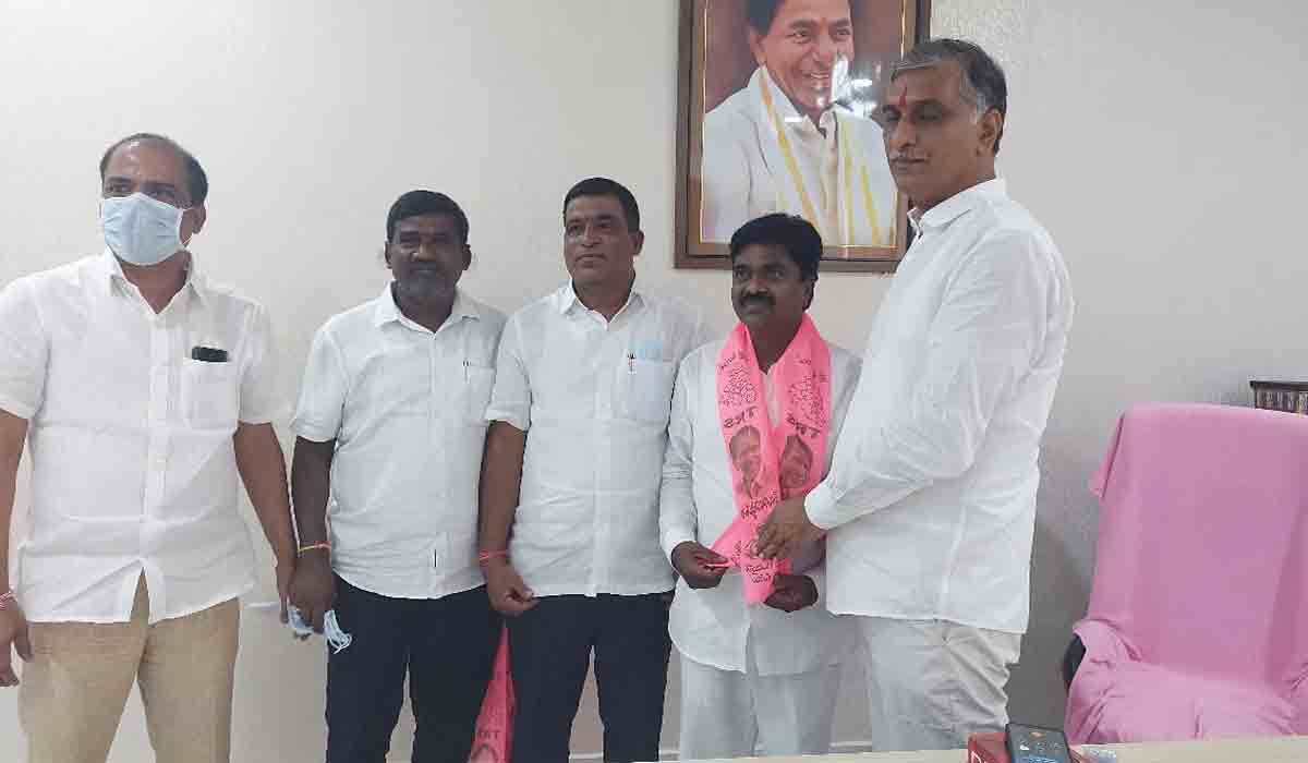 మత్స్యకారులకు అండగా టీఆర్ఎస్ ప్రభుత్వం: హరీశ్ రావు మత్స్యకారులకు అండగా టీఆర్ఎస్ ప్రభుత్వం: హరీశ్ రావు