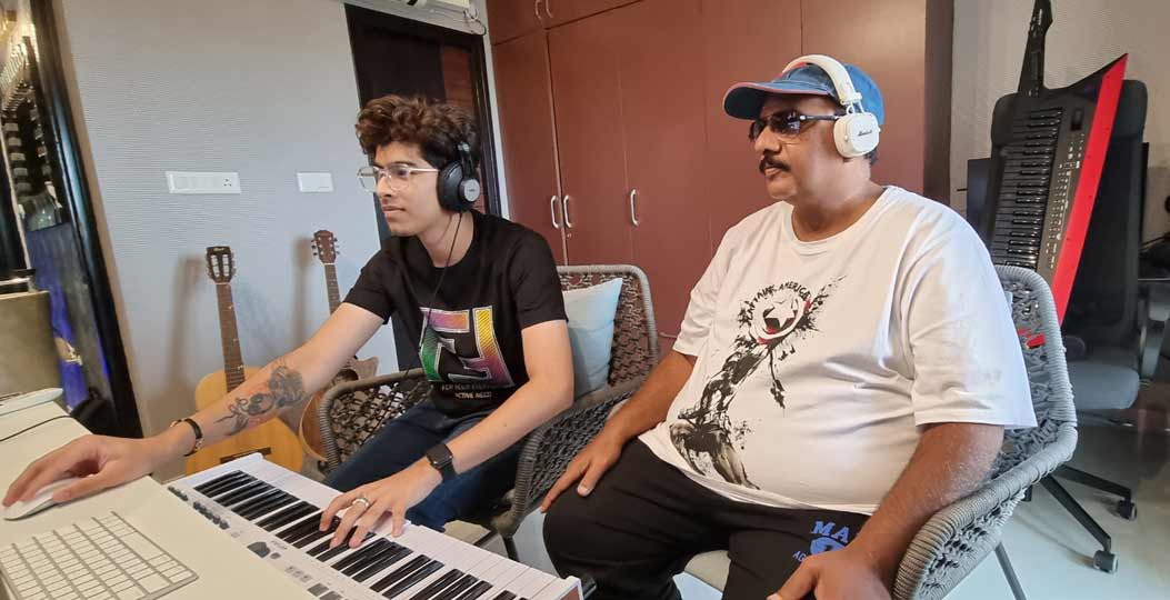 బ్యాగ్రౌండ్ మ్యూజిక్ పనుల్లో బిజీగా మెగా మేకర్ ఎం.ఎస్ రాజు '7 డేస్ 6 నైట్స్' !! బ్యాగ్రౌండ్ మ్యూజిక్ పనుల్లో బిజీగా మెగా మేకర్ ఎం.ఎస్ రాజు '7 డేస్ 6 నైట్స్' !!