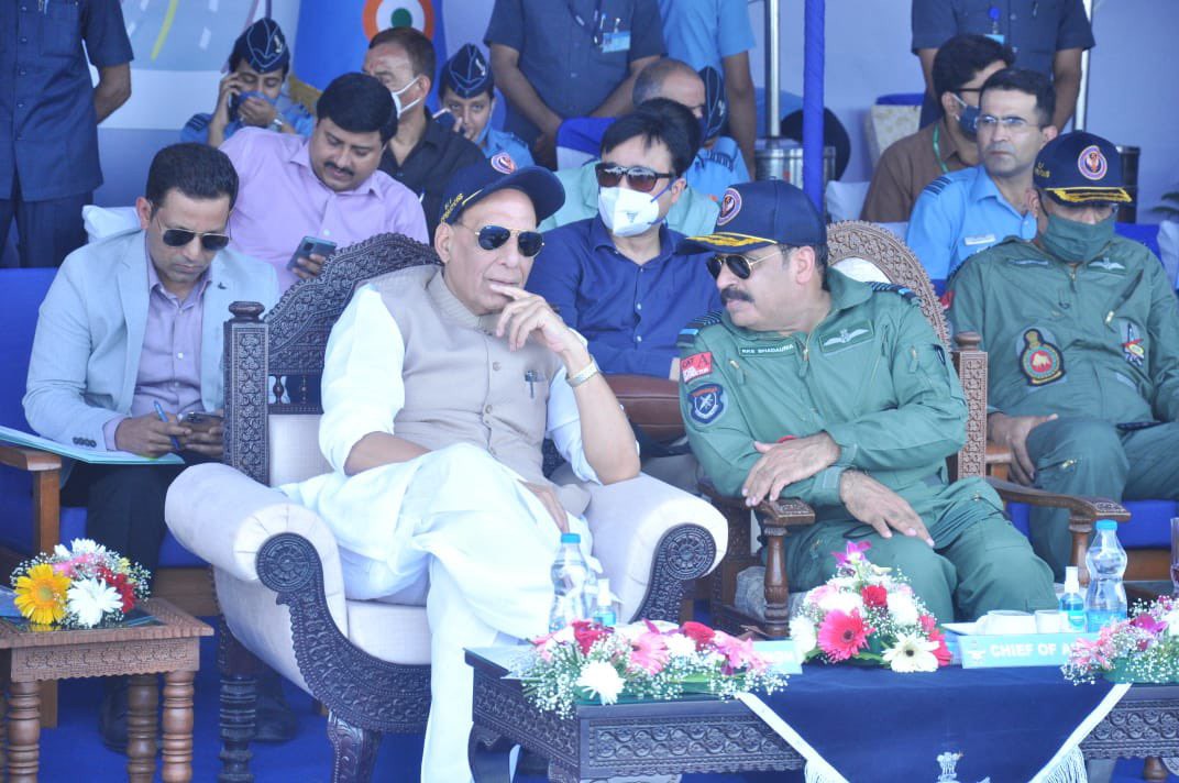 ఆర్మీ సామర్థ్యాన్ని పెంచేందుకు నేషనల్ హైవేల పై ఎమర్జెన్సీ ల్యాండింగ్ ఫీల్డ్స్ - రక్షణశాఖ మంత్రి రాజ్నాథ్ ఆర్మీ సామర్థ్యాన్ని పెంచేందుకు నేషనల్ హైవేల పై ఎమర్జెన్సీ ల్యాండింగ్ ఫీల్డ్స్ - రక్షణశాఖ మంత్రి రాజ్నాథ్