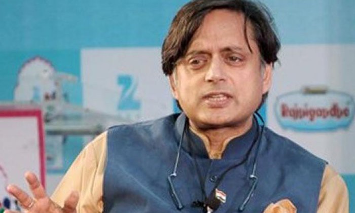 కాంగ్రెస్ లో శశిధరూర్ రచ్చ కాంగ్రెస్ లో శశిధరూర్ రచ్చ
