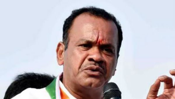 పాదాభివందనాలతో ఓట్లు రాలేవు రేవంత్ పై కోమటిరెడ్డి విసుర్లు పాదాభివందనాలతో ఓట్లు రాలేవు రేవంత్ పై కోమటిరెడ్డి విసుర్లు