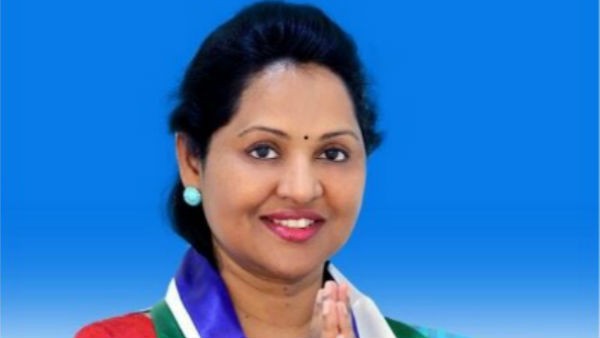 శ్రీదేవికి తప్పని తిప్పలు శ్రీదేవికి తప్పని తిప్పలు