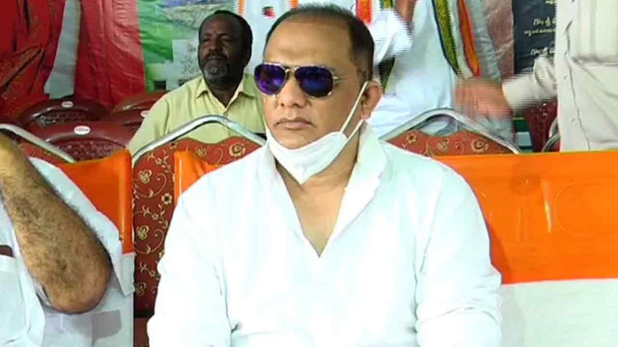 టీఆర్ఎస్ పాలనలో గాడి తప్పింది టీఆర్ఎస్ పాలనలో గాడి తప్పింది
