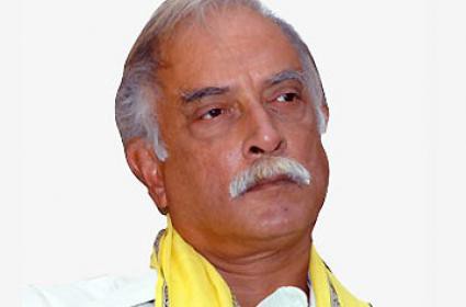 కోర్టులతో చెప్పించుకోకూడదు కోర్టులతో చెప్పించుకోకూడదు