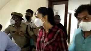 రకుల్ ప్రీతిని విచారించిన ఈడీ లంచ్ నిరాకరించిన హీరోయిన్ రకుల్ ప్రీతిని విచారించిన ఈడీ లంచ్ నిరాకరించిన హీరోయిన్