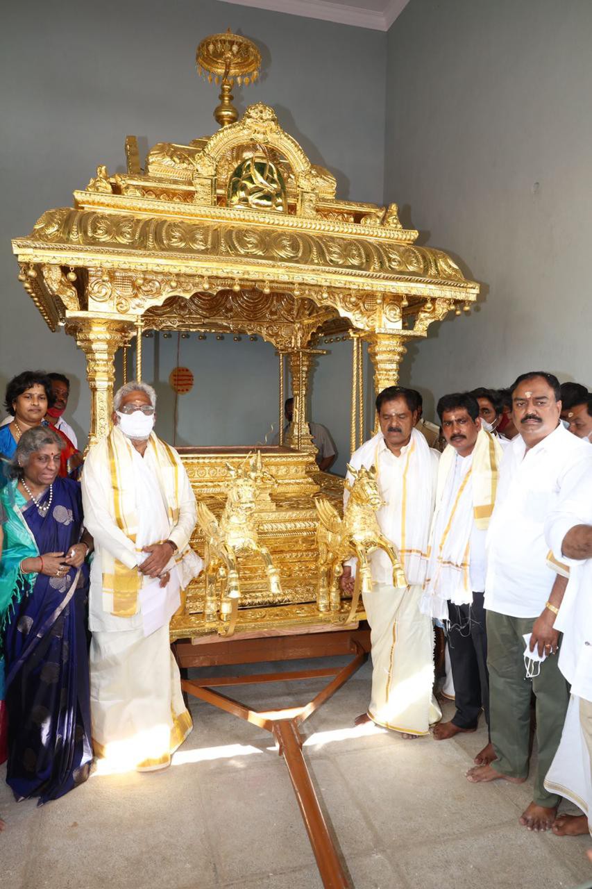 బంగారు గుడిని దర్శించిన టీటీడీ చైర్మన్ దంపతులు బంగారు గుడిని దర్శించిన టీటీడీ చైర్మన్ దంపతులు