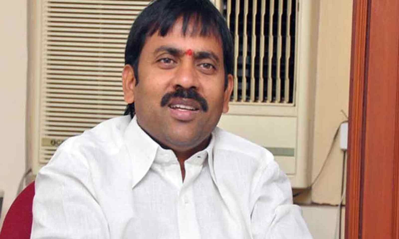 విజయ్ ప్రసాద్ కు బిగిస్తున్న ఉచ్చు విజయ్ ప్రసాద్ కు బిగిస్తున్న ఉచ్చు