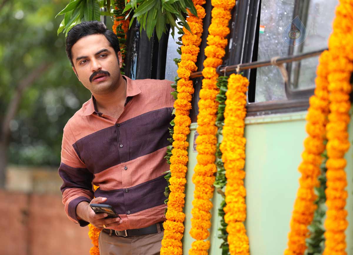 ‘అశోకవనంలో అర్జున కళ్యాణం’ టైటిల్ పోస్టర్ విడుదల ... డిఫరెంట్ లుక్లో విష్వక్ సేన్ ‘అశోకవనంలో అర్జున కళ్యాణం’ టైటిల్ పోస్టర్ విడుదల ... డిఫరెంట్ లుక్లో విష్వక్ సేన్