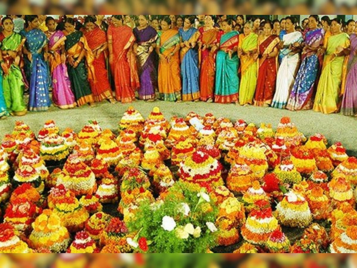 అత్యంత వైభవంగా బతుకమ్మ సంబురాలు అత్యంత వైభవంగా బతుకమ్మ సంబురాలు